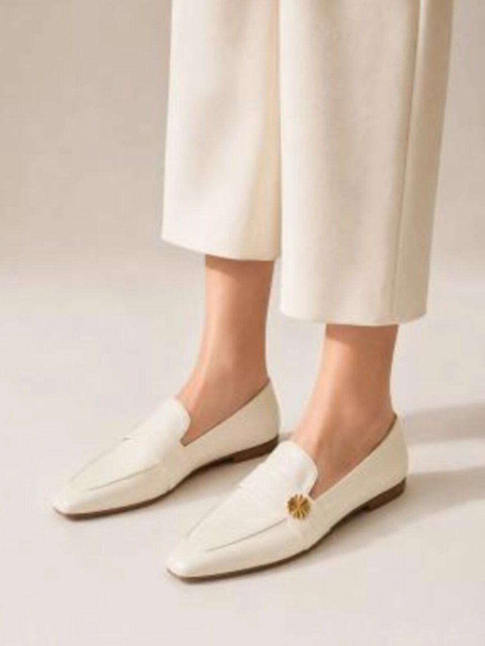 Stuart Weitzman Wylie Star Women 8.5B Cream Leather Loafers Gold Quiet Luxury